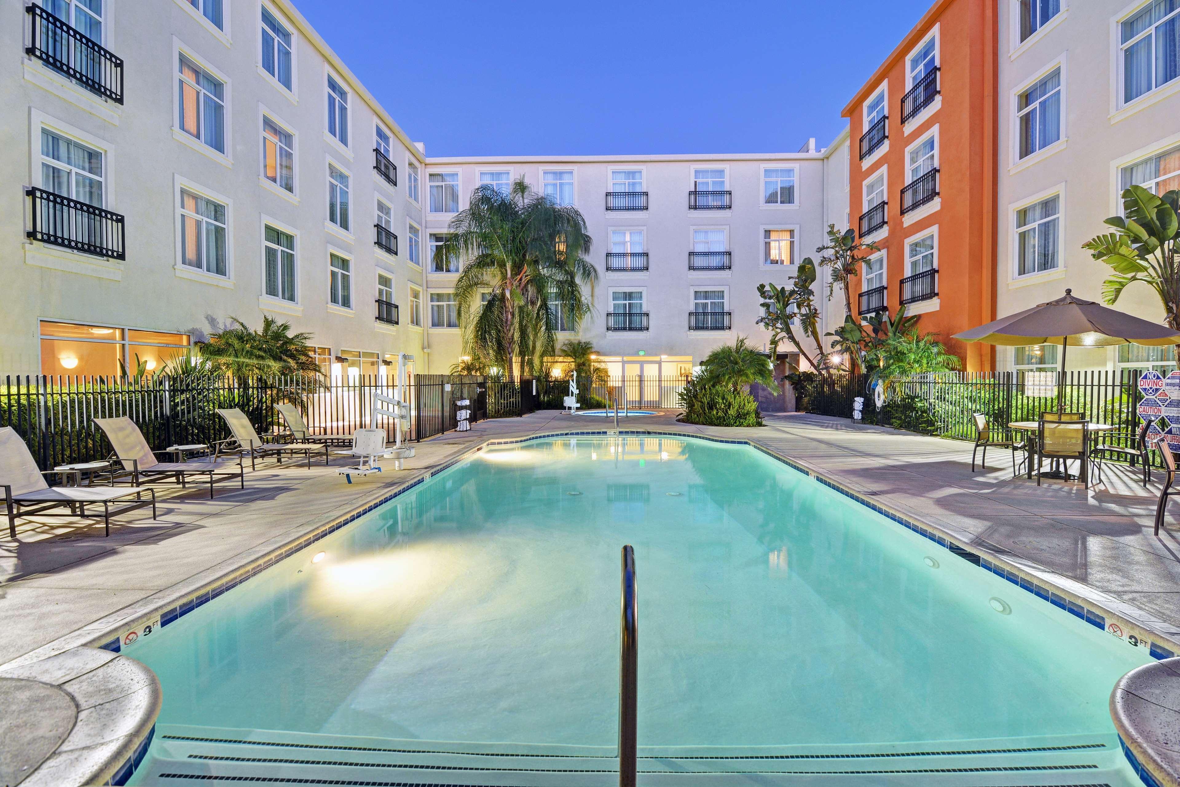 Embassy Suites ולנסיה מראה חיצוני תמונה