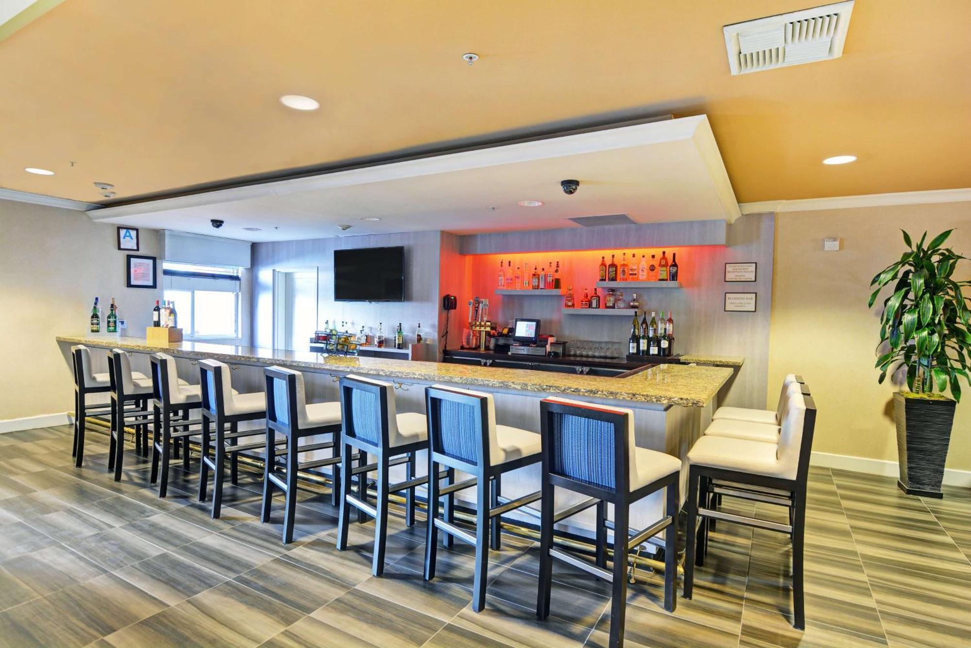 Embassy Suites ולנסיה מראה חיצוני תמונה