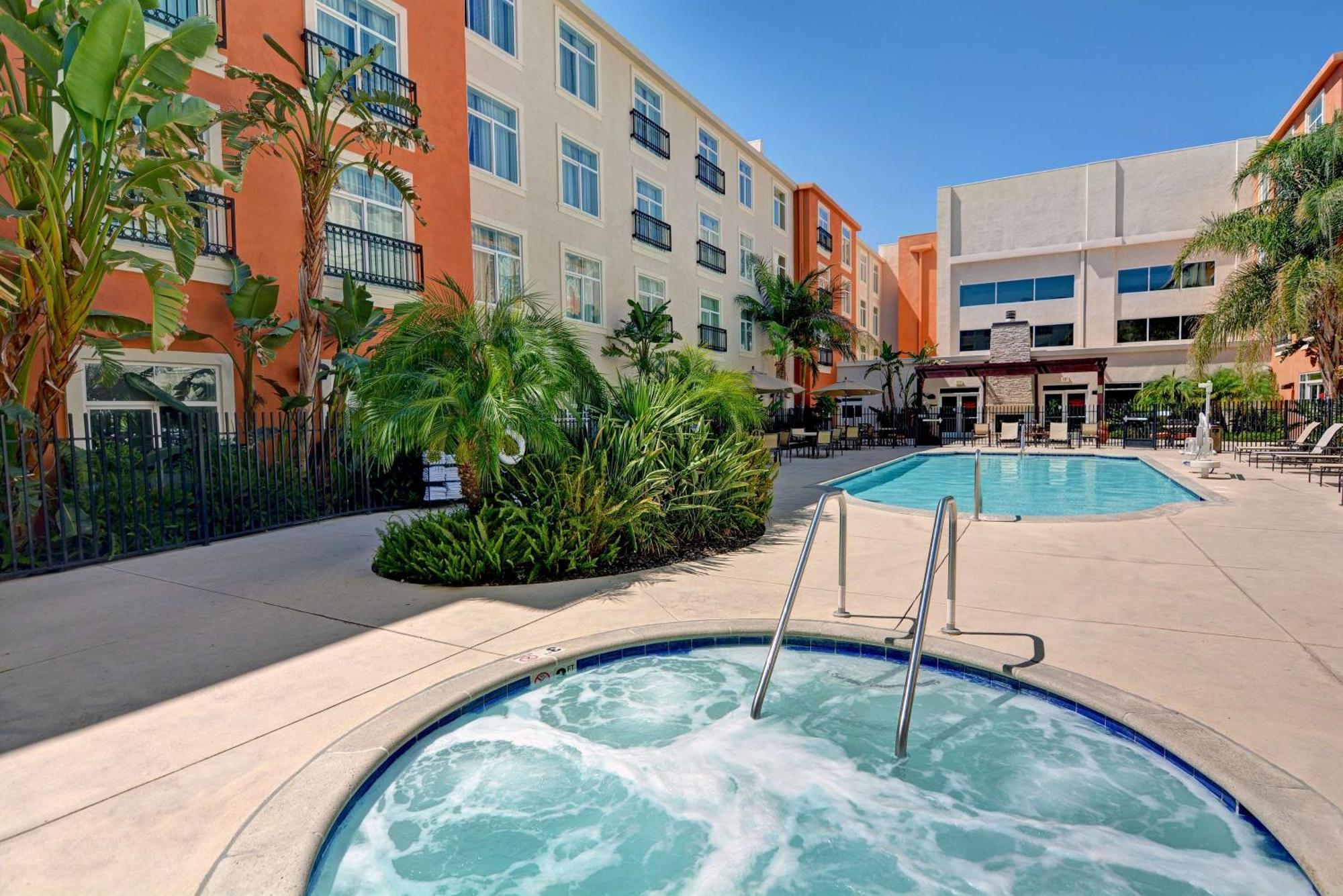 Embassy Suites ולנסיה מראה חיצוני תמונה