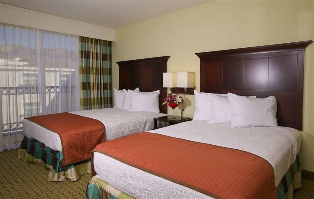 Embassy Suites ולנסיה מראה חיצוני תמונה
