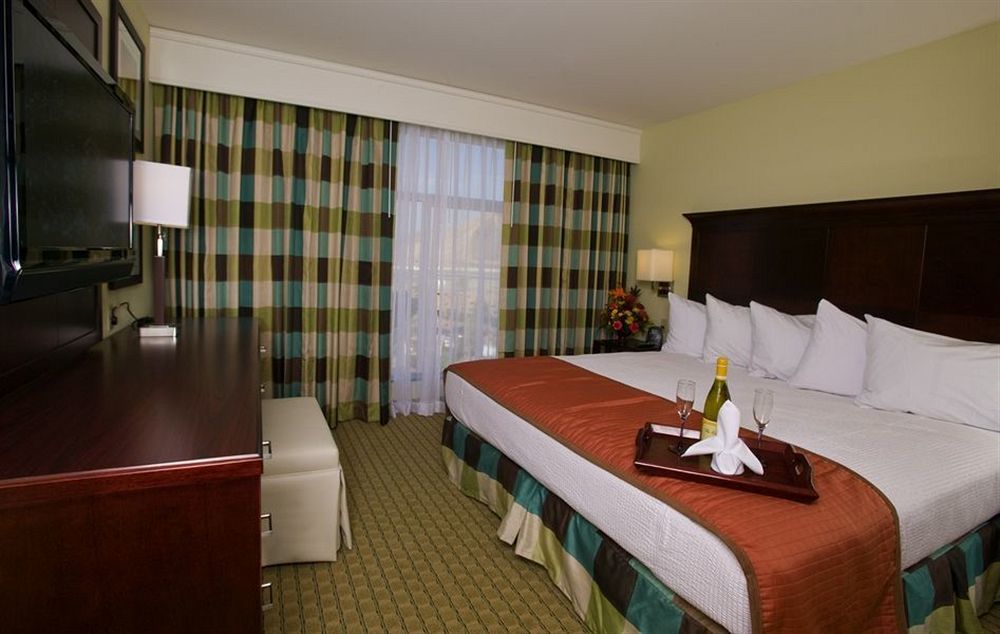 Embassy Suites ולנסיה מראה חיצוני תמונה