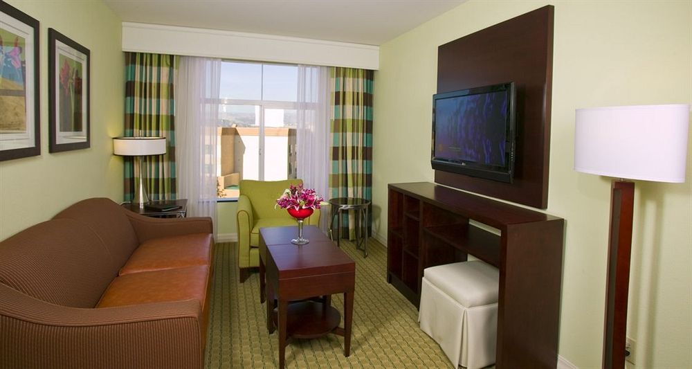 Embassy Suites ולנסיה מראה חיצוני תמונה
