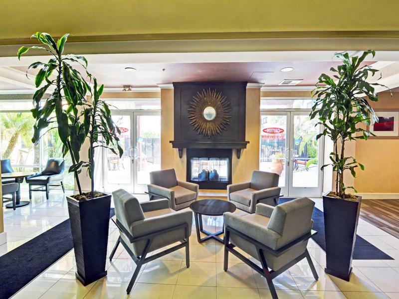 Embassy Suites ולנסיה מראה חיצוני תמונה